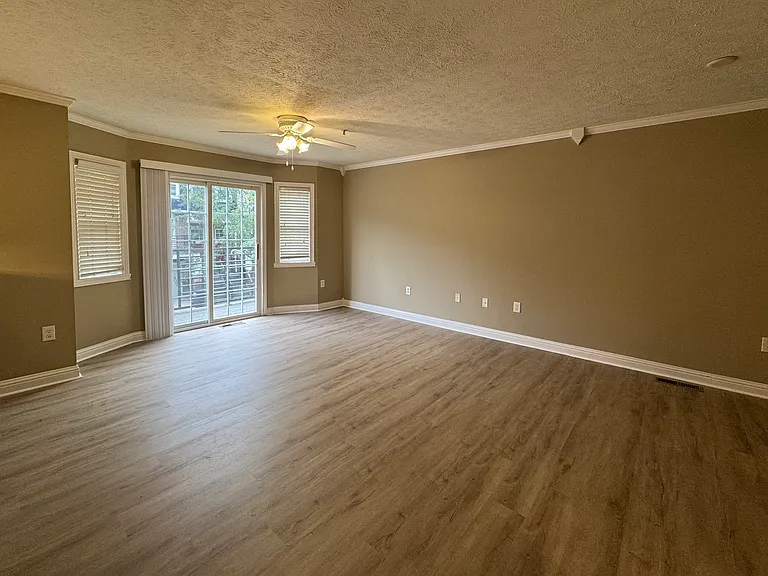 1475 Autumn Oak St — Photo 4