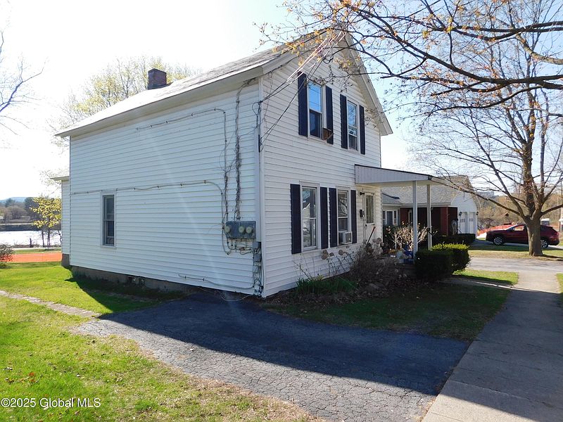 3rd image of 8 Riverview Street