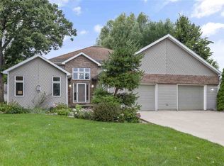 218 Burning Tree Ct, Wrightstown, WI 54180
