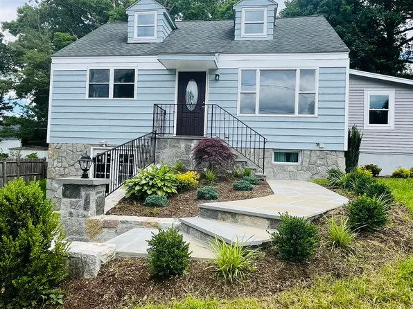13 Dartmouth Lane, Danbury, CT 06810