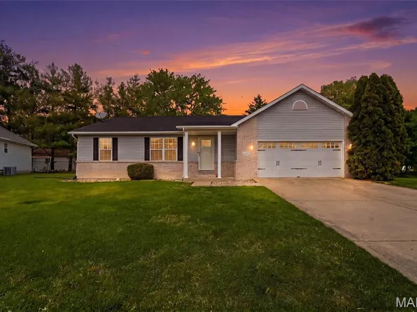 1432 Manchester Dr, Shiloh, IL 62269