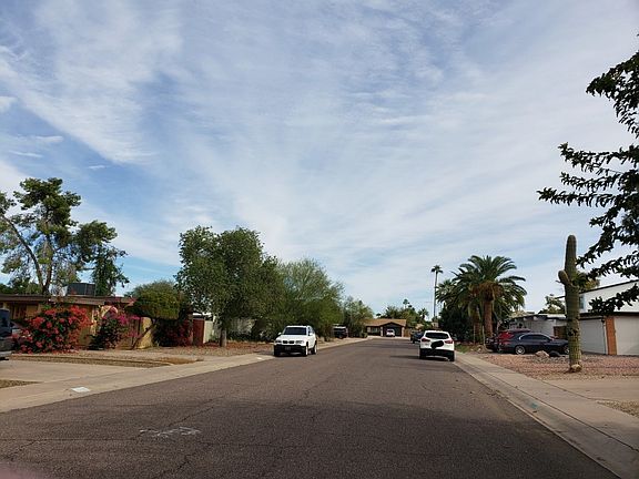 5th image of 3733 E Sunnyside Dr