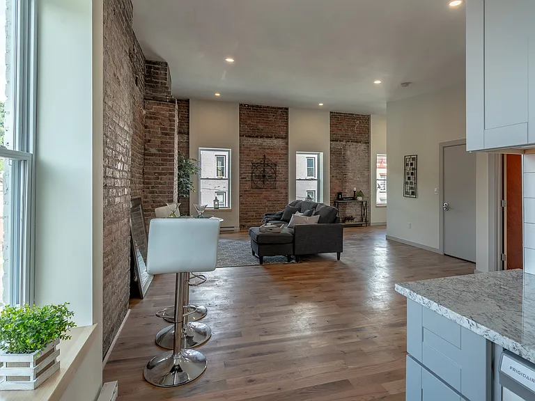 275 4th St #3F — Photo 8