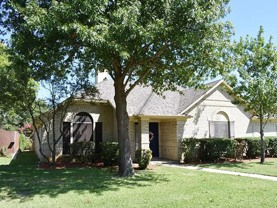 1565 Glenmore Dr