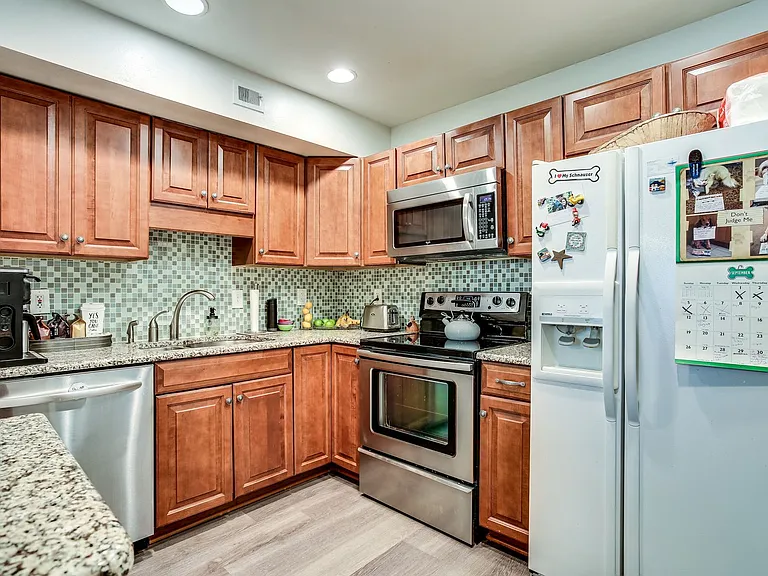 546 Azalea Dr — Photo 6