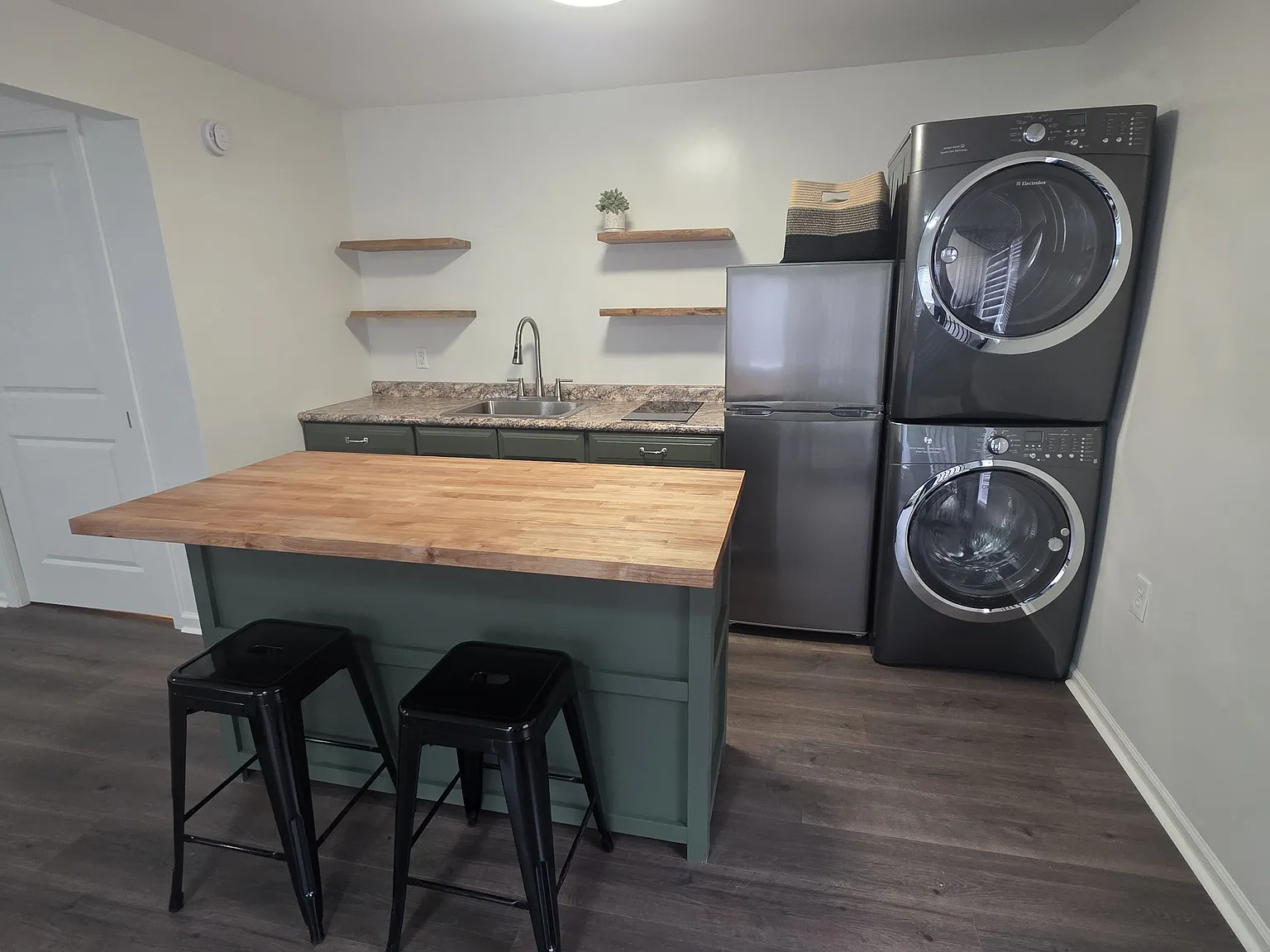 Studio, 450 sqft, $1,100 — Photo 1