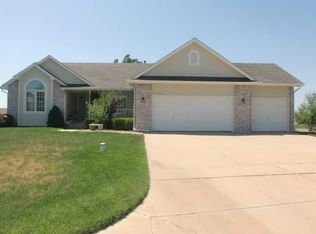 9222 W Meadow Knoll Ct, Wichita, KS 67205