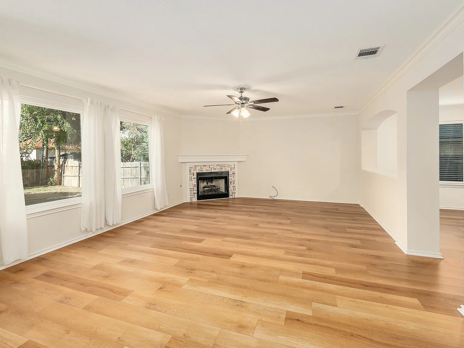 3 bed, 2.5 bath, 2583 sqft, $2,195 — Photo 3