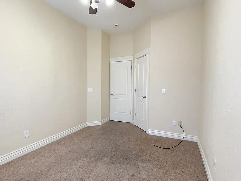 215 N Wright St — Photo 25