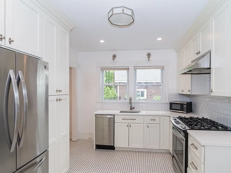 71 Curve St #71 — Photo 16