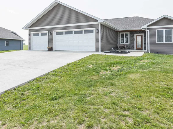 349 White St, Benton, WI 53803