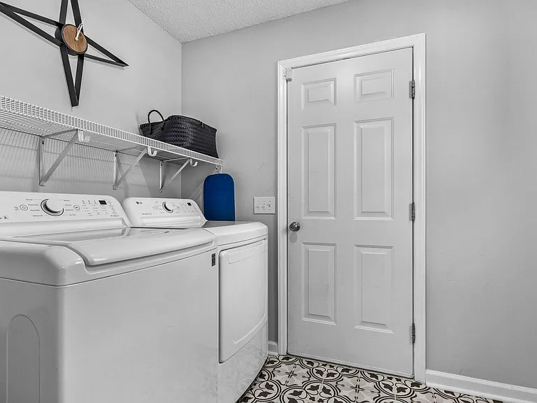 1380 Monticello Dr — Photo 10