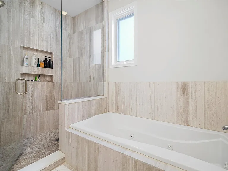 430 N Canal St — Photo 17