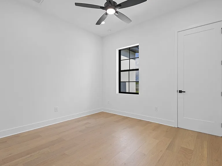 3202 W La Salle St — Photo 75