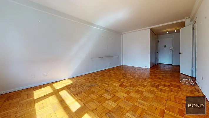 Rented by Bond New York | media 19