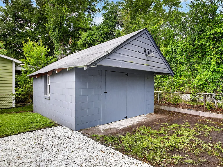 2136 Commander Rd — Photo 30