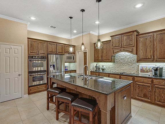 3rd image of 1264 Buena Park Dr