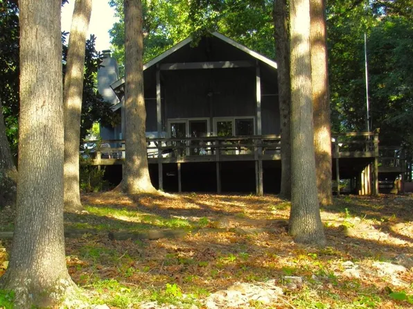 49 Custer Ct, Clarksville, VA 23927