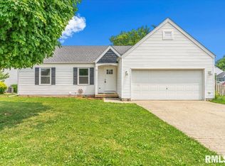 30 Dieudonne Dr, New Berlin, IL 62670
