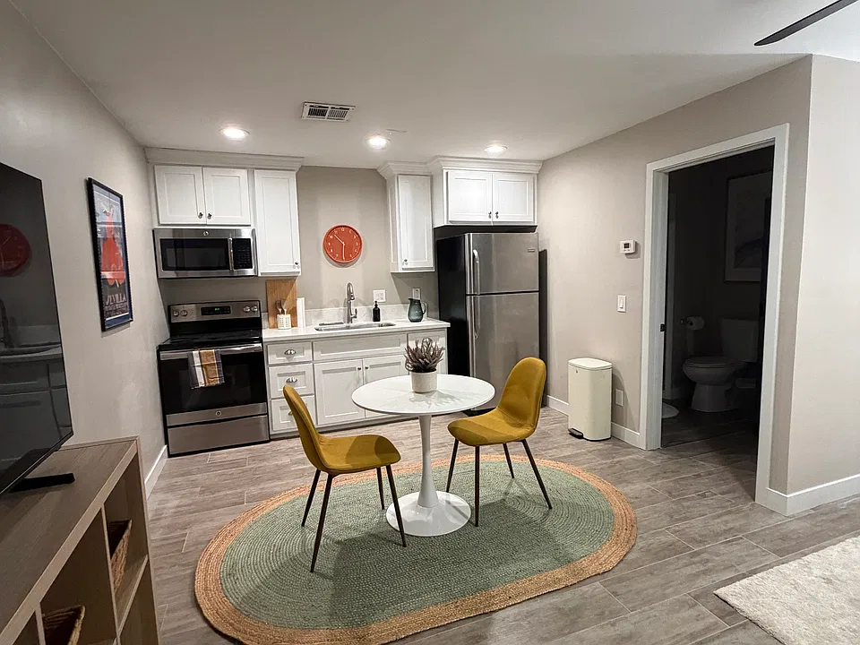 322 W Coronado Rd