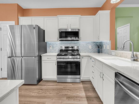 5th image of 121 Sea Lavender Ln