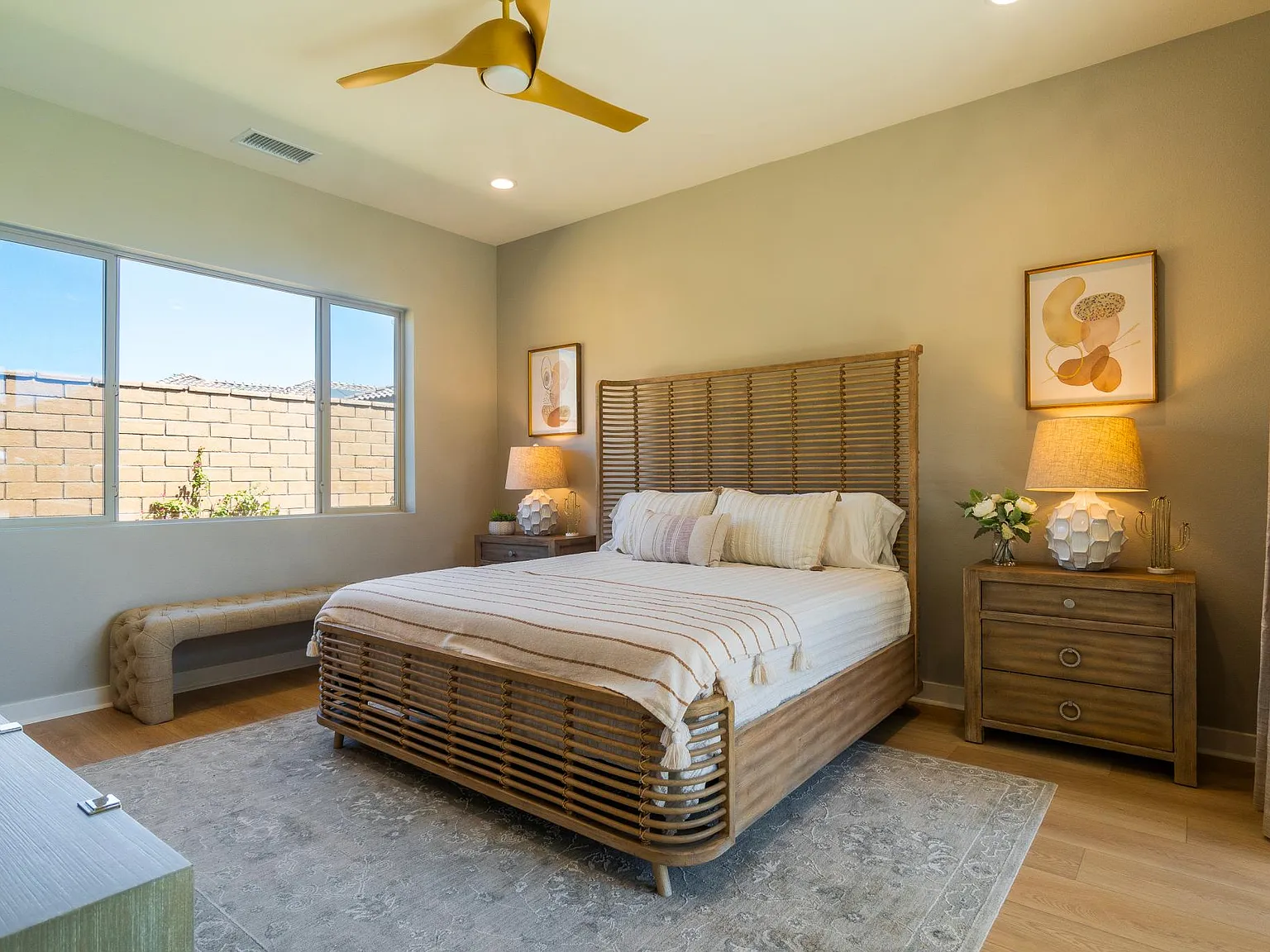 3 bed, 3.5 bath, 1901 sqft, $10,000 — Photo 3
