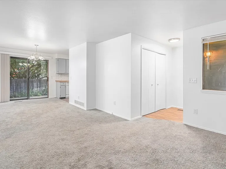 2302 W Canal St — Photo 14
