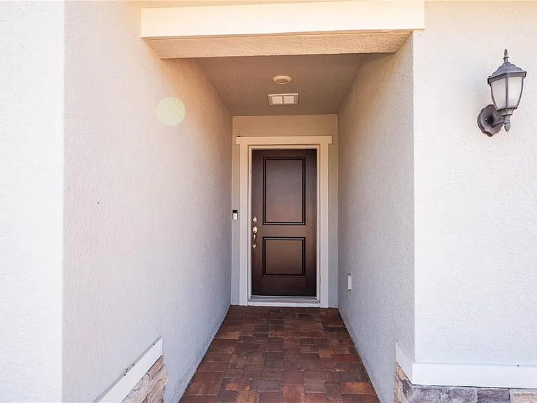 10561 Laguna Plains Dr — Photo 32