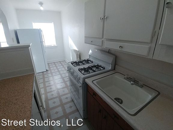 5th image of 923 Douglas St #7778656
