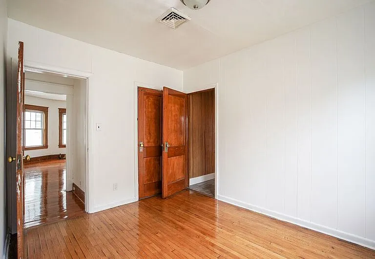 25-27 Virginia St #27 — Photo 16