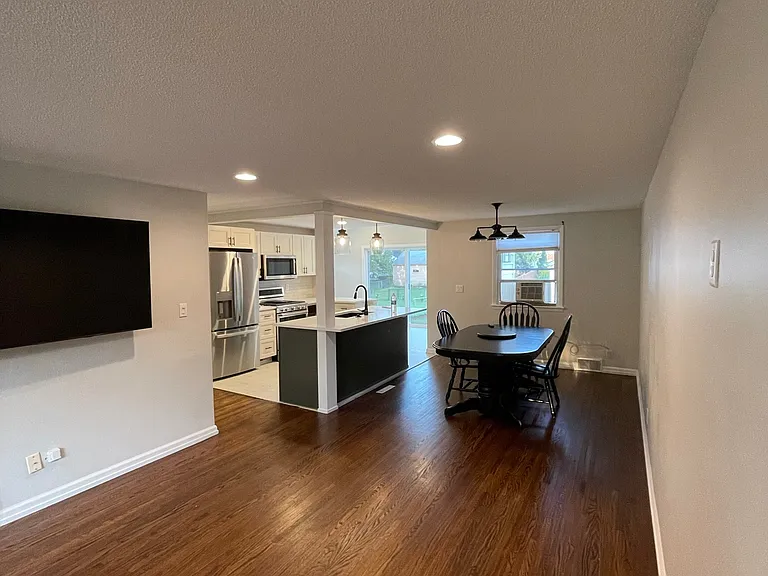 345 N Ellicott St — Photo 2
