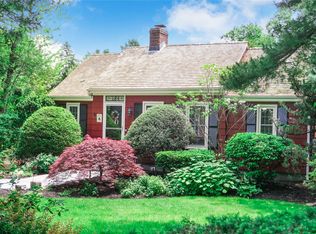 184 S Country Rd, Bellport, NY 11713