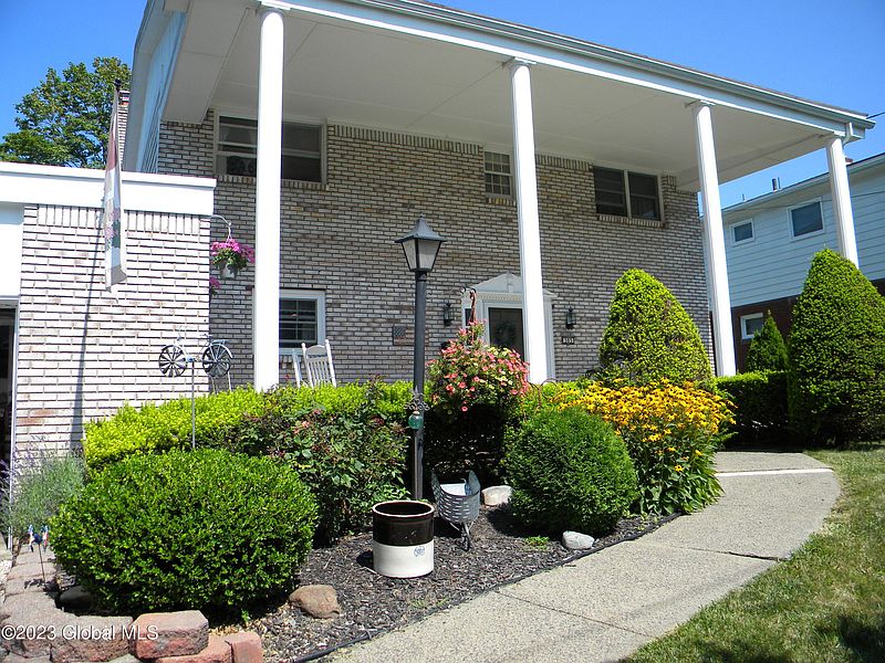 3rd image of 305 Cortland Street