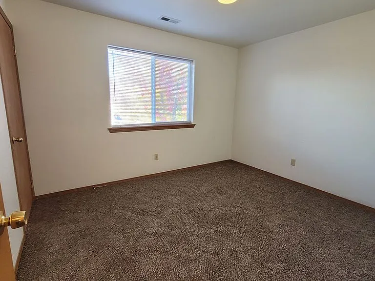 1830 W Crouse St — Photo 5