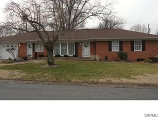 1402 Paradise Dr, Highland, IL 62249