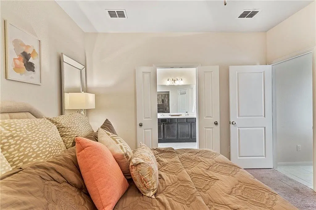 3 bed, 2.0 bath, 1544 sqft, $2,020 — Photo 4