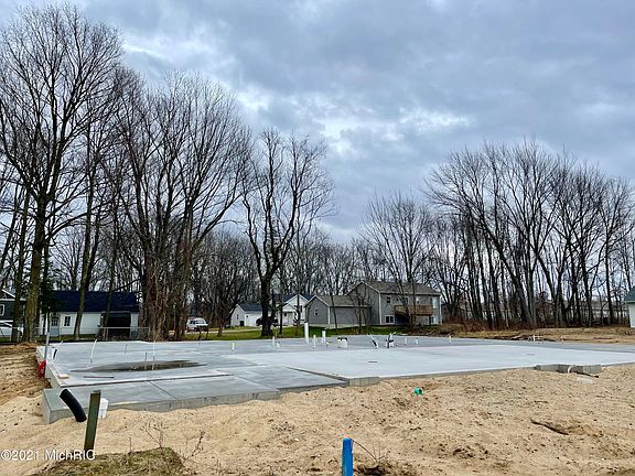 2nd image of 1003 Maplewood Ct #44