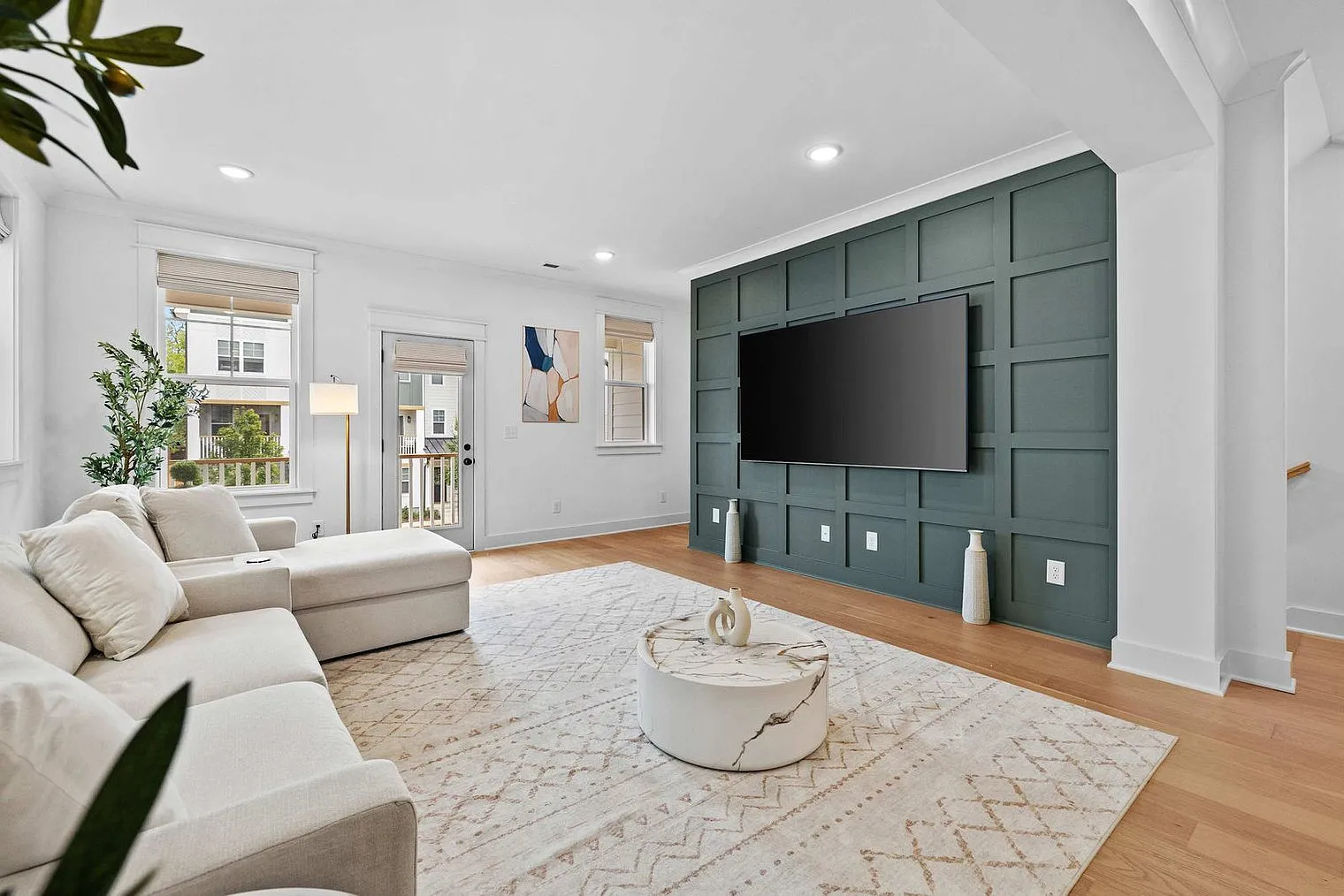 3 bed, 2.0 bath, 1926 sqft, $3,670 — Photo 2