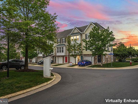 4th image of 23188 Blackthorn Sq