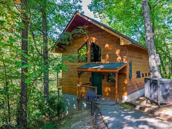 852 Maple Hill Way, Gatlinburg, TN 37738