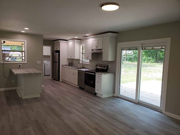 3rd image of 75 Davis Rd