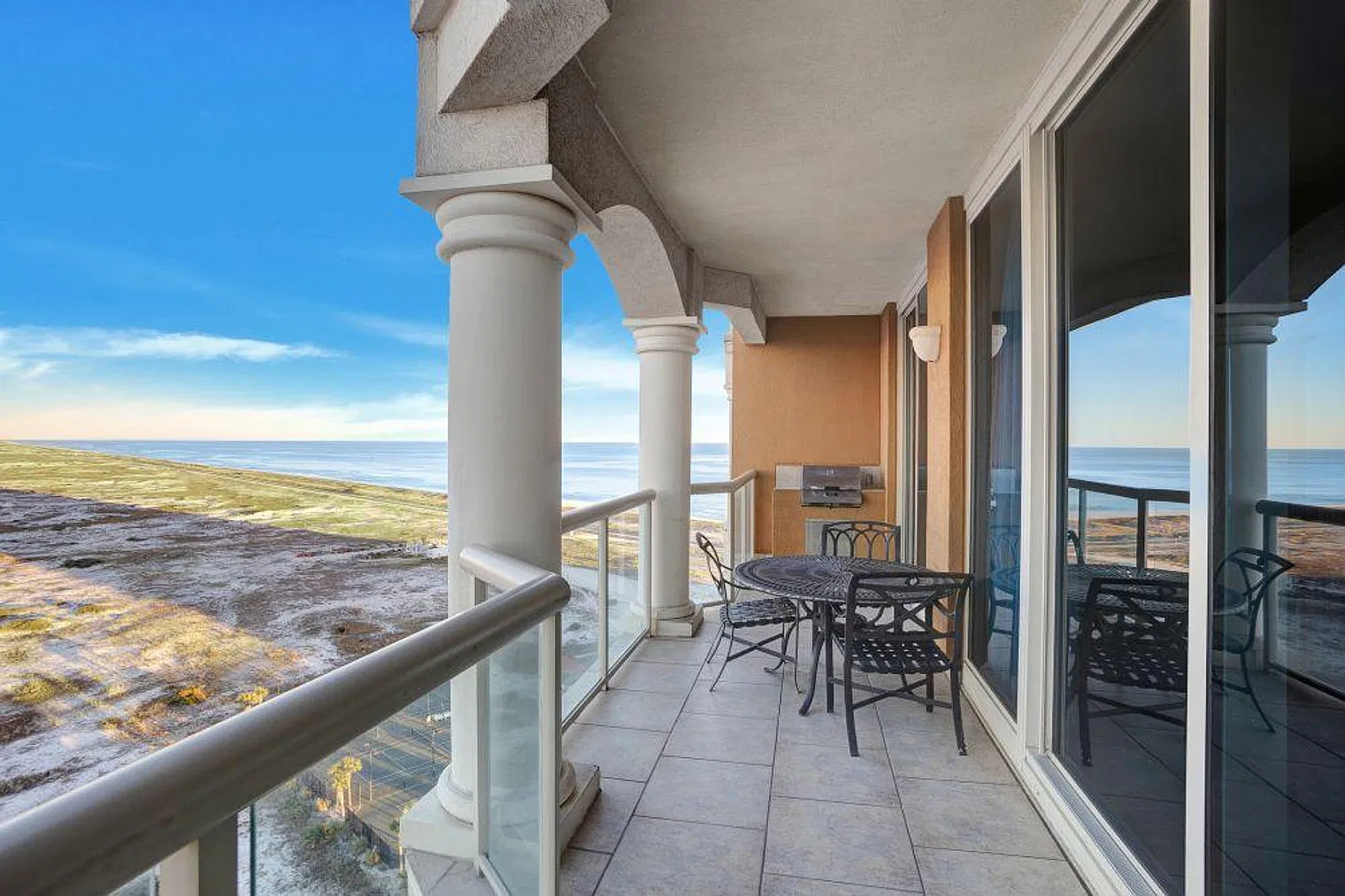 2 bed, 3.0 bath, 1323 sqft, $6,600 — Photo 3