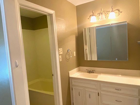 3rd image of 5604 Golden Meadows Dr