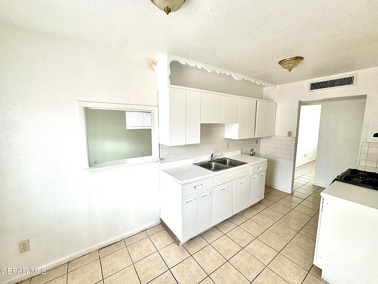209 San Saba Rd — Photo 8