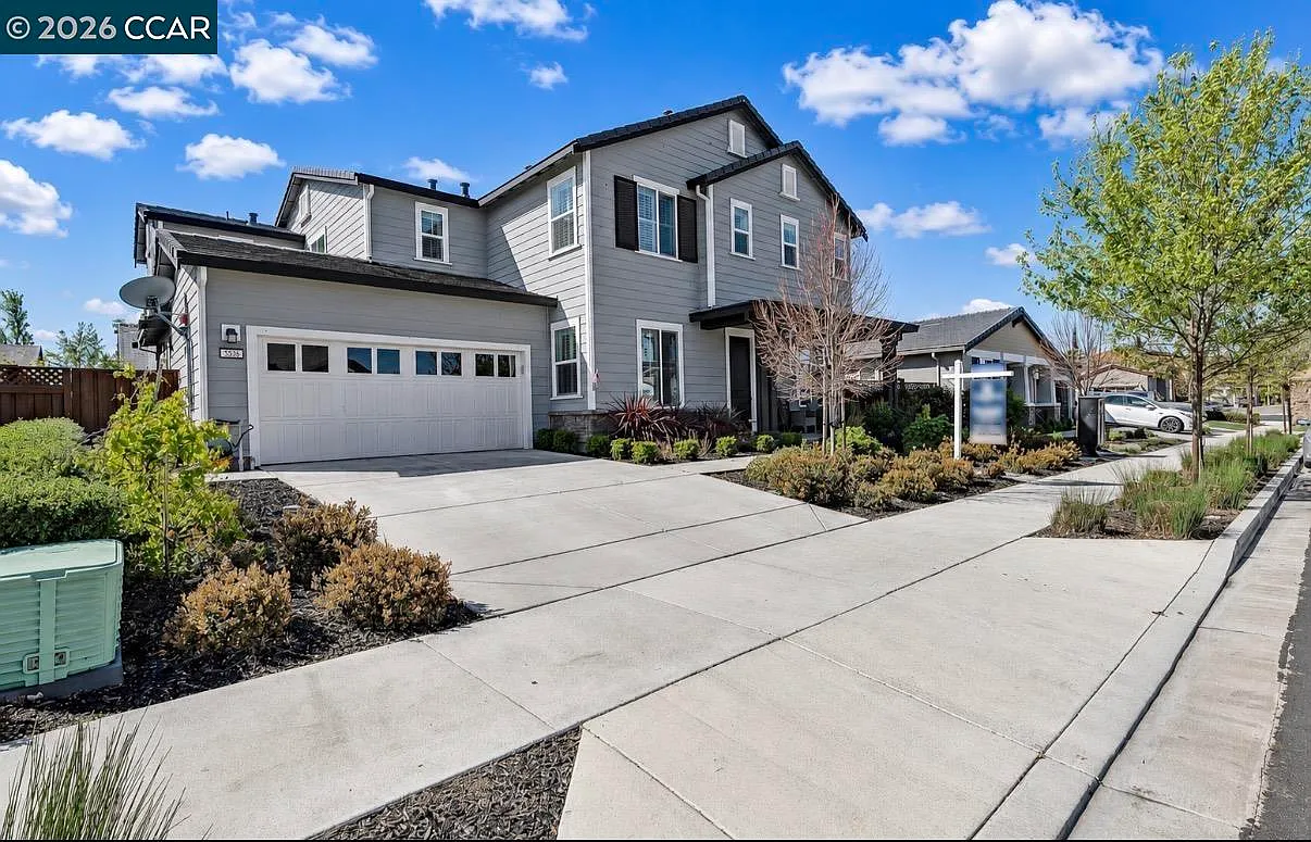5 bed, 3578 sqft, $4,495 — Photo 1