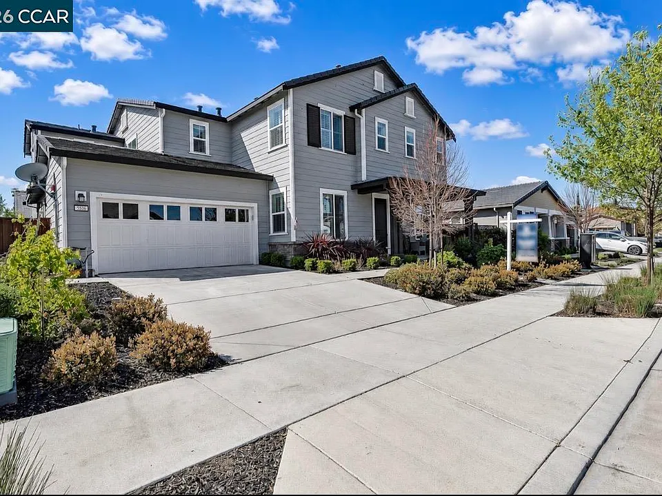 582 Mandevilla Dr
