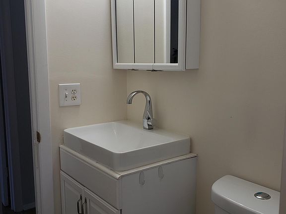 5th image of 762 Holiday Ln #2