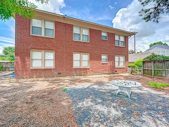 3rd image of 1002 Studewood St #A