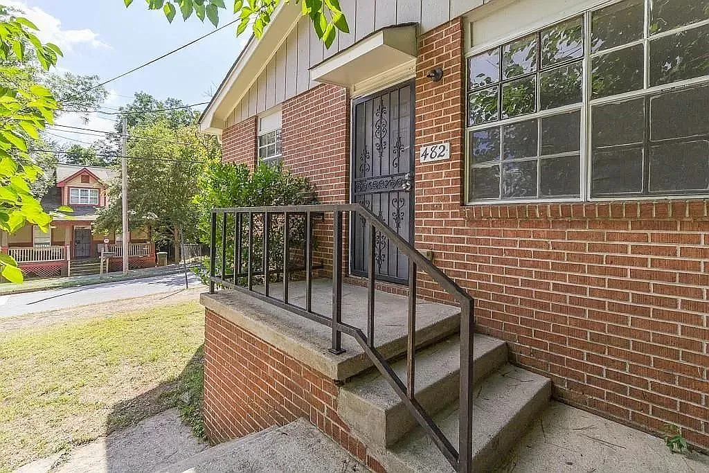 3 bed, 960 sqft, $1,595 — Photo 2