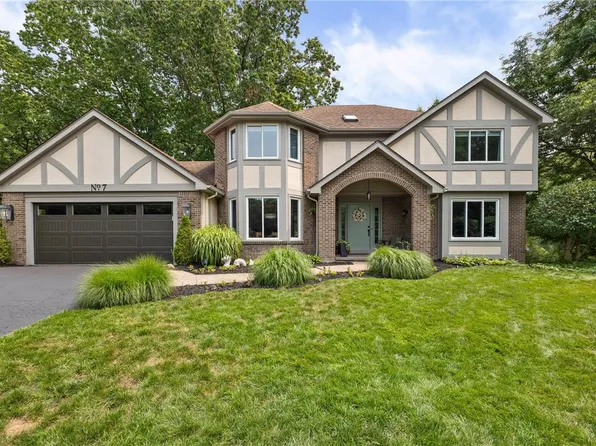 7 Touraine Ct, Pittsford, NY 14534